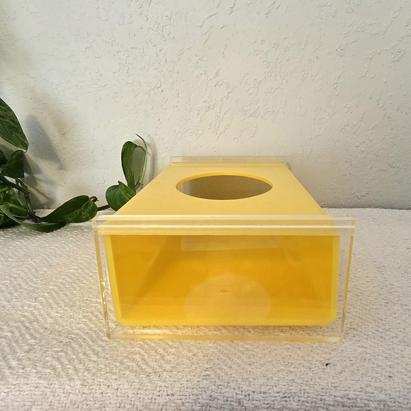 Vintage Midcentury Mod Yellow Acrylic and Clear Lucite Tissue Box Cover - Picture 7 of 16